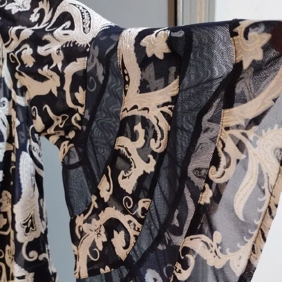 R&M Richards, Chic And Classic Black And White Paisley Blouse - Picture 6 of 7